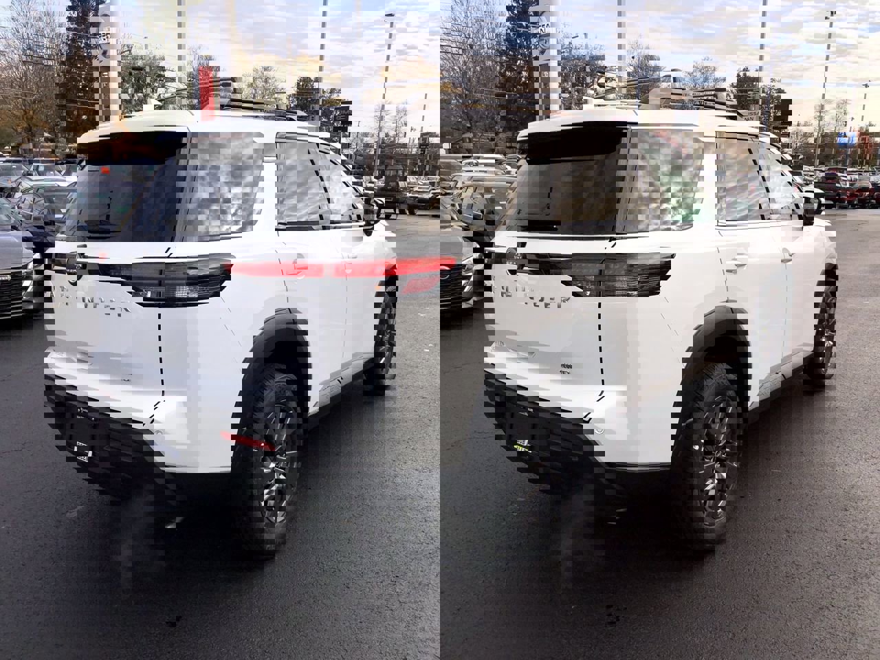 New 2025 Nissan Pathfinder SV image 13