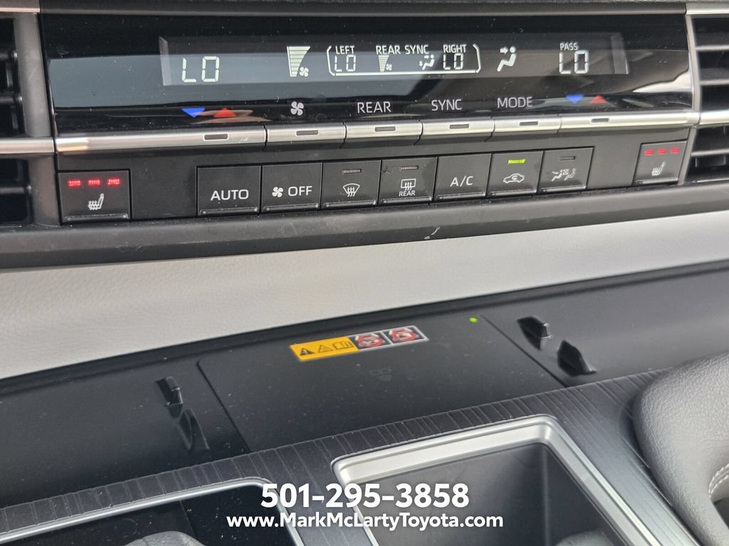 Used 2025 Toyota Sienna XLE FWD image 21