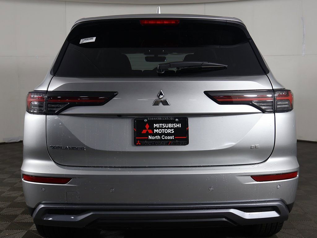 New 2026 Mitsubishi Outlander SE image 14