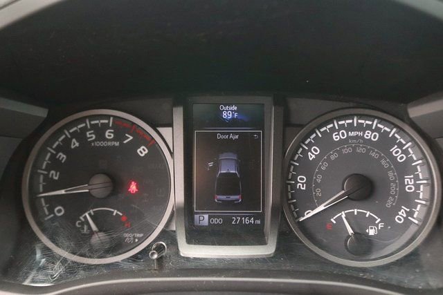 Used 2023 Toyota Tacoma TRD Off-Road w/ Technology Package AWD/4WD image 18