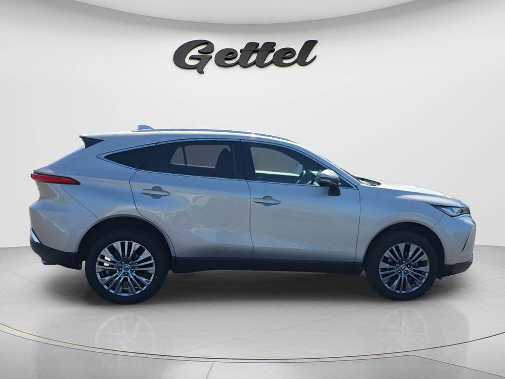 Used 2023 Toyota Venza XLE AWD/4WD image 4