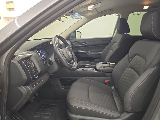 Used 2025 Nissan Pathfinder SV FWD image 22