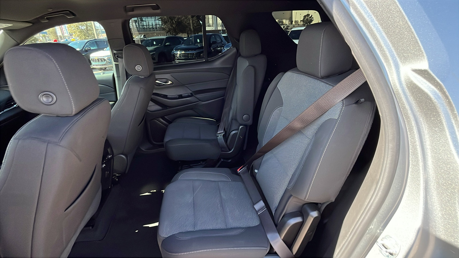 Used 2023 Chevrolet Traverse LT image 24
