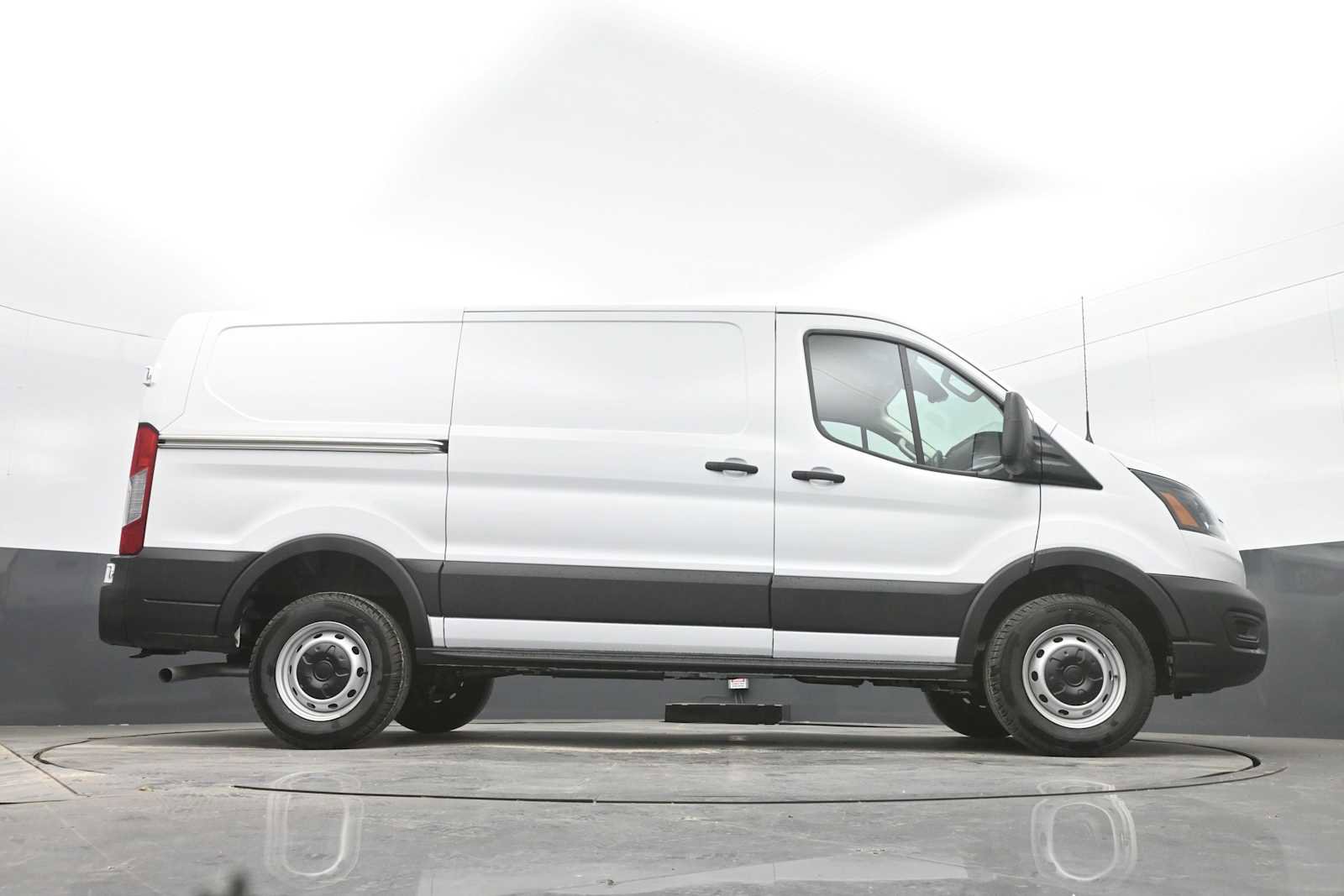 New 2024 Ford Transit 250 148 Medium Roof image 37