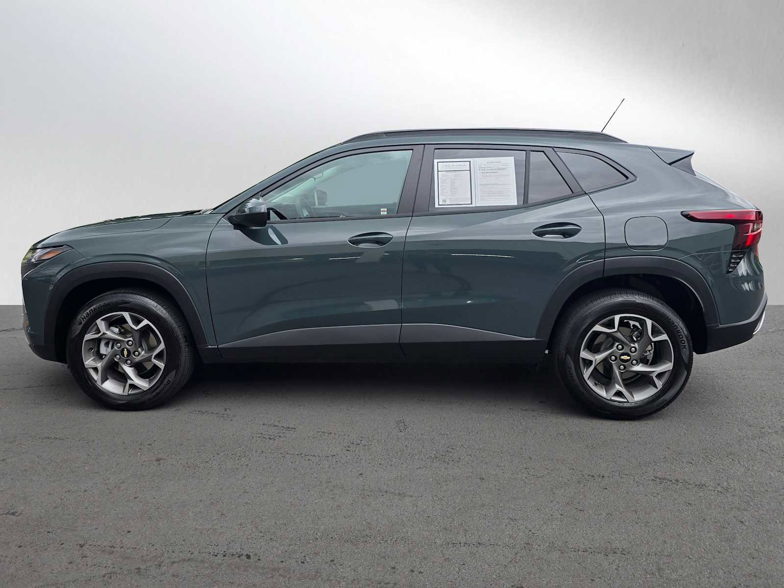 Used 2025 Chevrolet Trax LT image 6