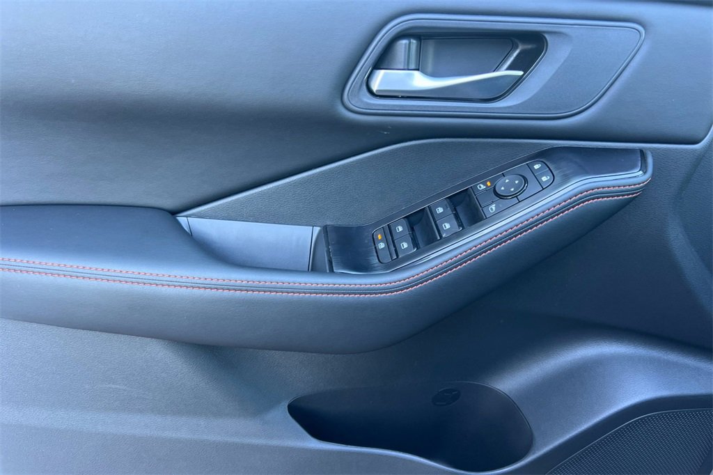 Used 2025 Nissan Rogue SV image 13