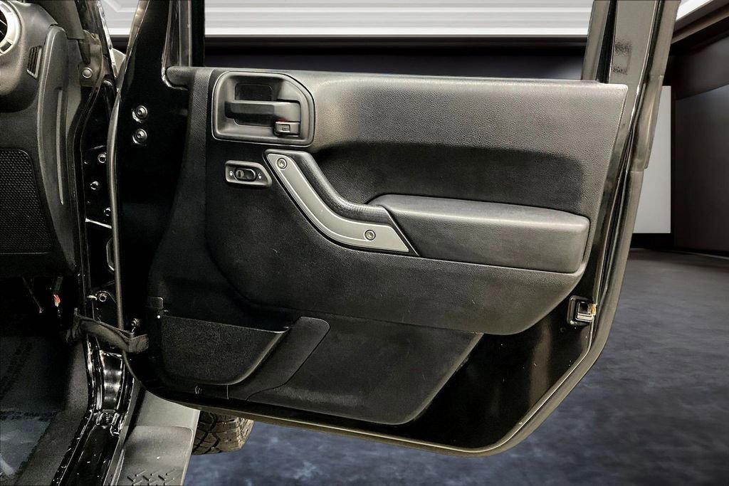 Used 2012 Jeep Wrangler Sahara w/ Connectivity Group image 25