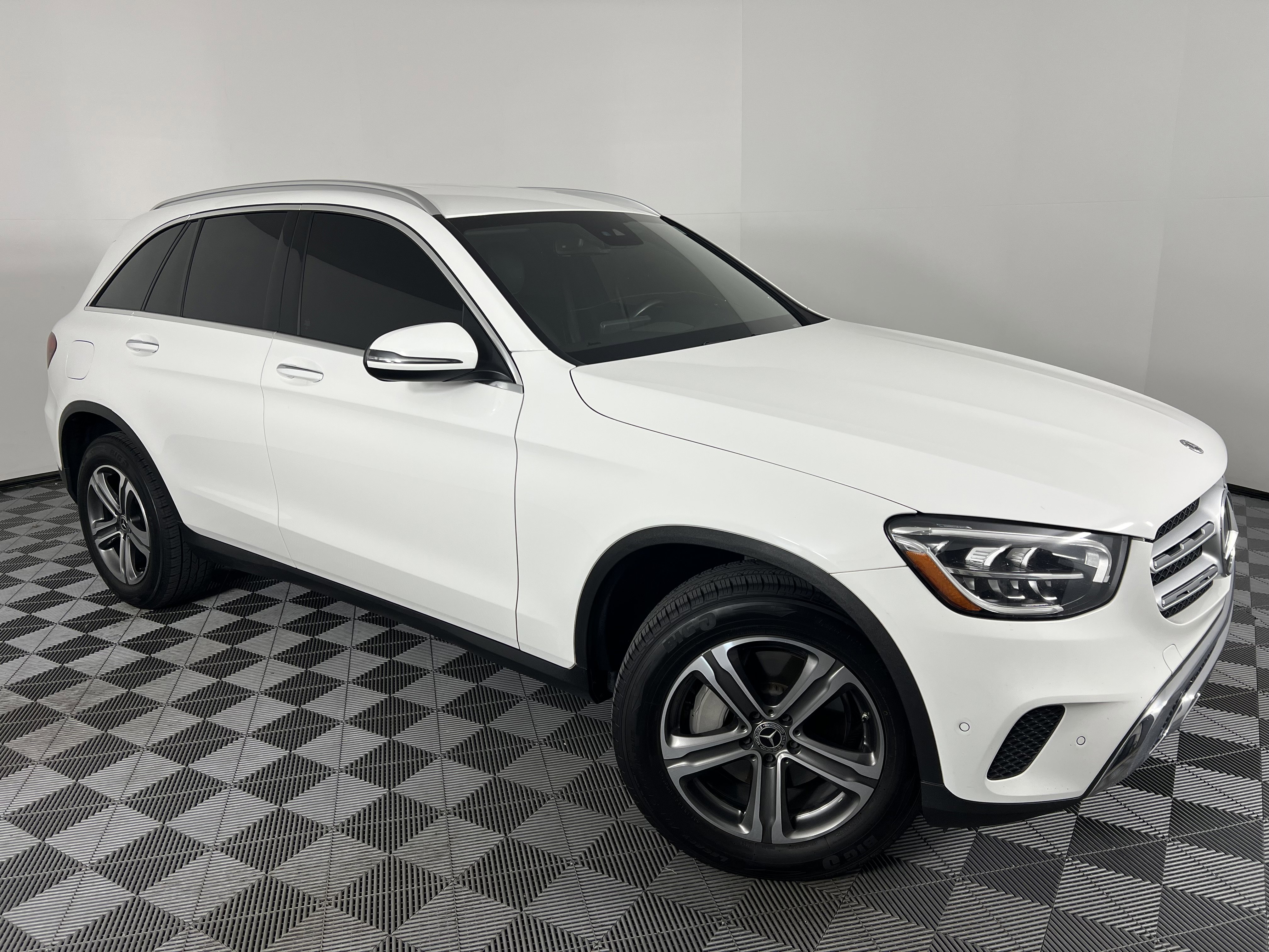 Used 2021 Mercedes-Benz GLC 300 4MATIC image 2
