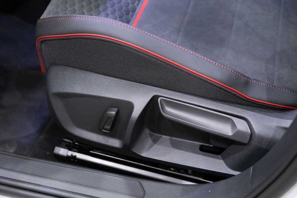 New 2026 Volkswagen GTI SE image 9