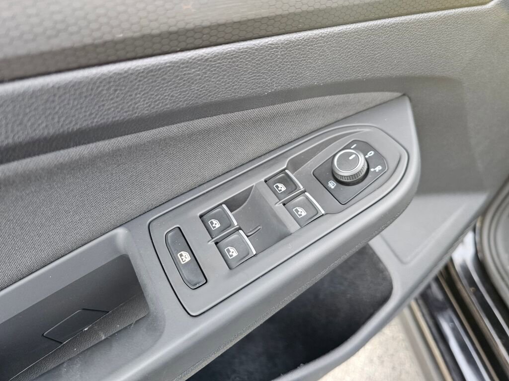 Used 2022 Volkswagen GTI SE image 20