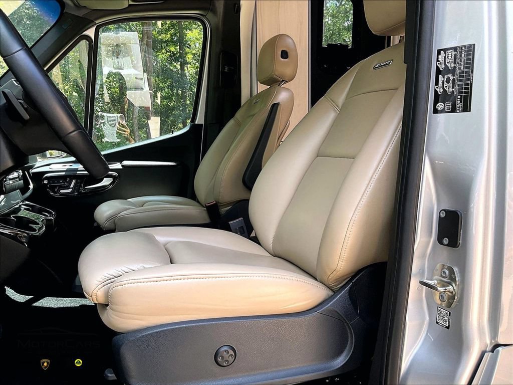 Used 2023 Mercedes-Benz Sprinter 4500 image 20