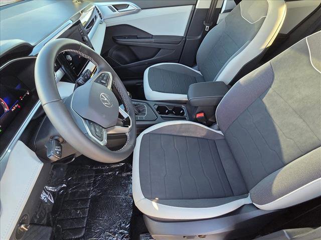 New 2026 Volkswagen Taos SE FWD image 4
