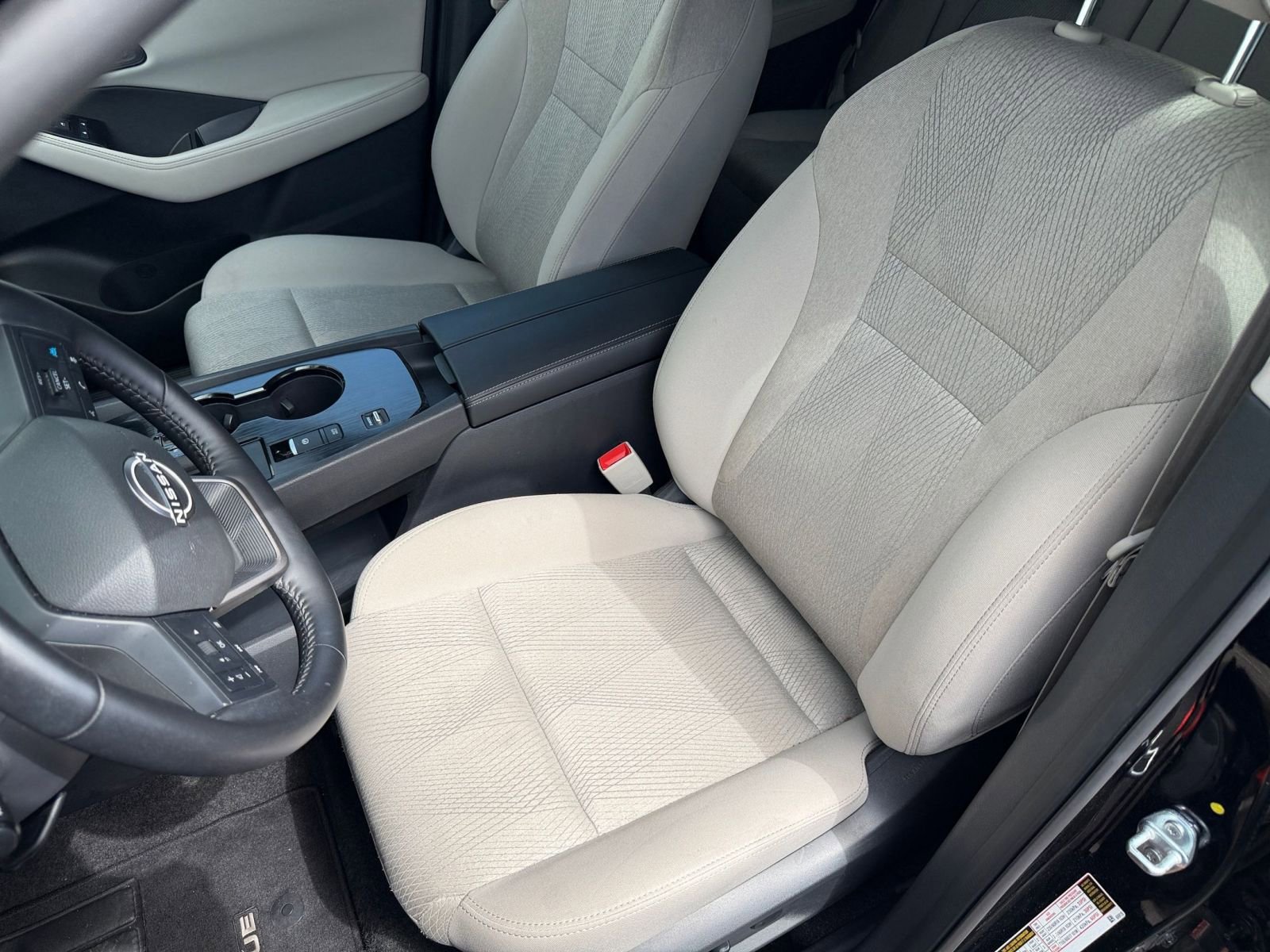 Used 2025 Nissan Rogue SV FWD image 38