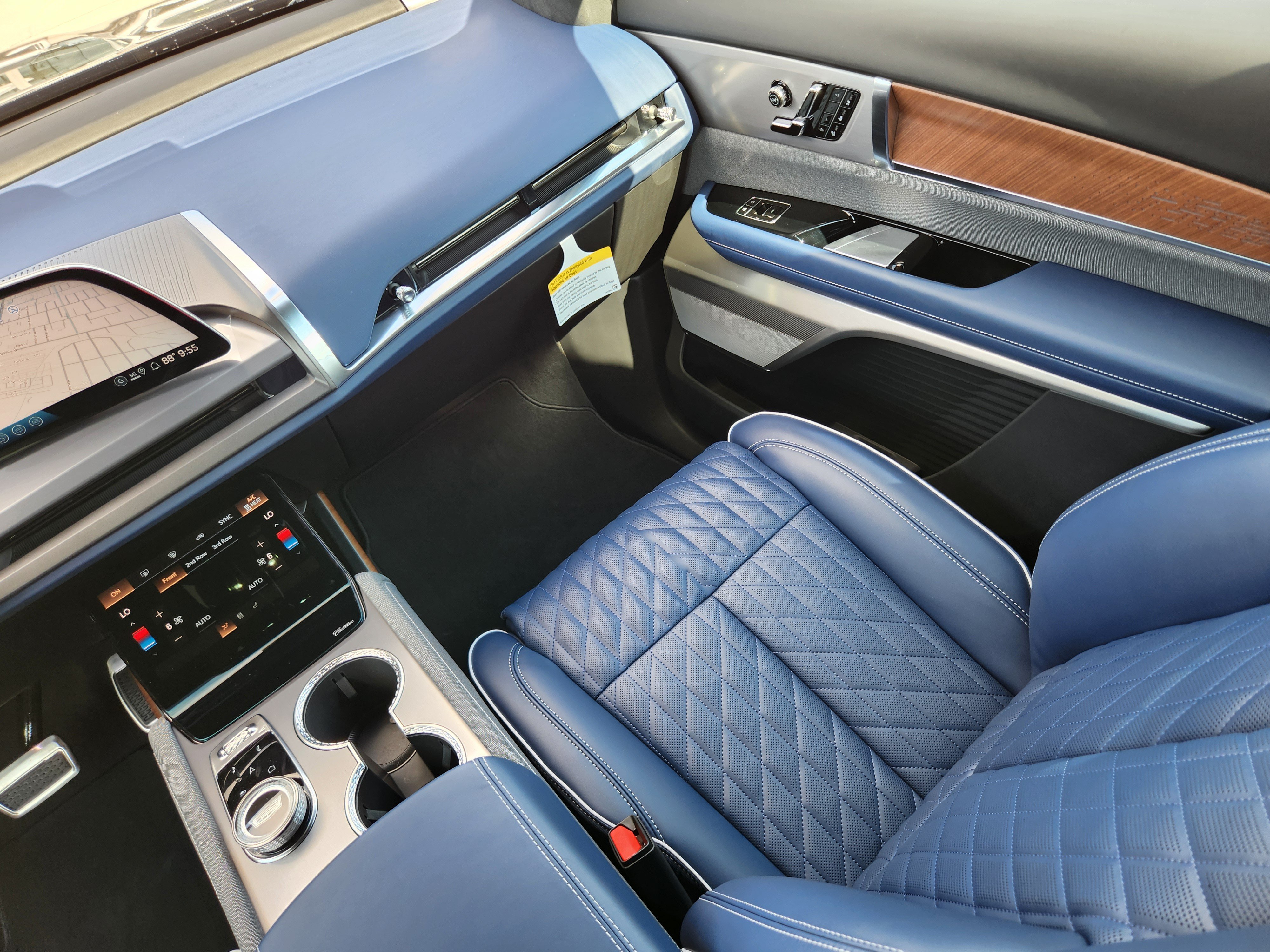 New 2026 Cadillac Vistiq Premium Luxury AWD/4WD image 17