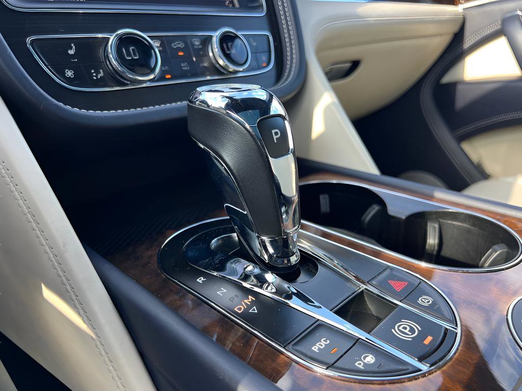 Used 2018 Bentley Bentayga AWD/4WD image 45