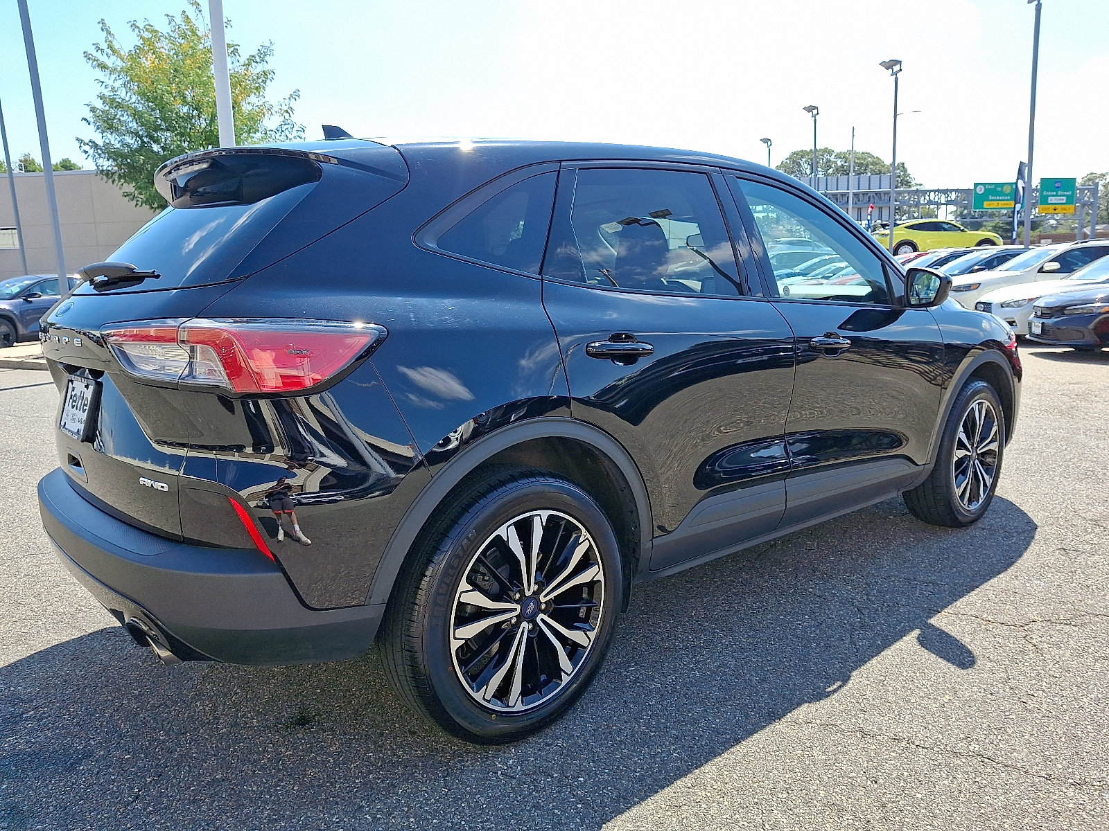 Certified 2022 Ford Escape SE w/ SE Sport Appearance Package image 4