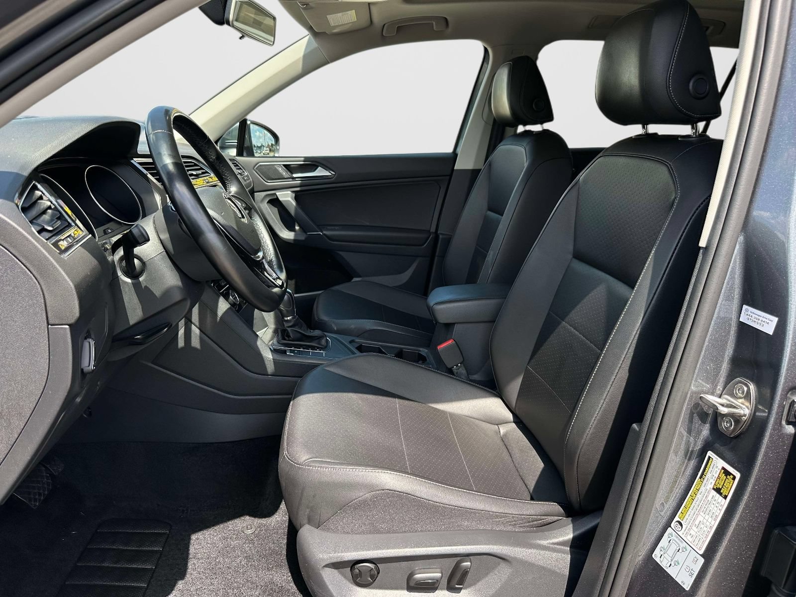Used 2018 Volkswagen Tiguan SE FWD image 15