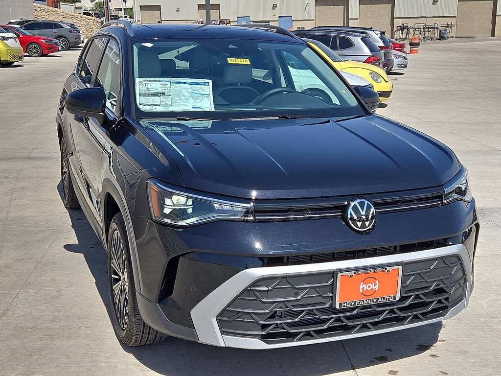 Certified 2025 Volkswagen Taos SE FWD image 3
