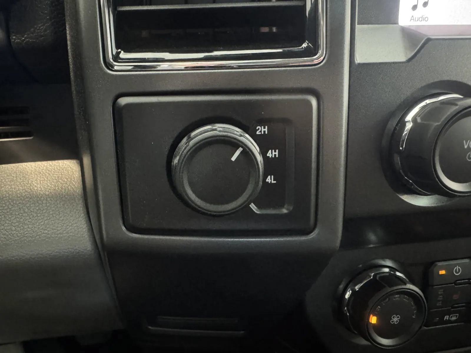 Used 2019 Ford F150 XLT w/ Equipment Group 302A Luxury AWD/4WD image 34