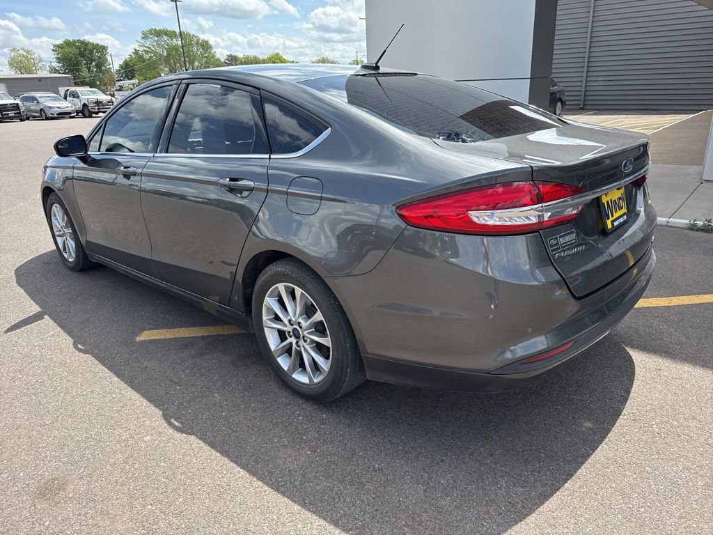 Used 2017 Ford Fusion SE w/ Fusion SE Technology Package FWD image 8
