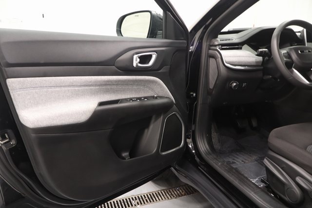 New 2025 Jeep Compass Sport image 10
