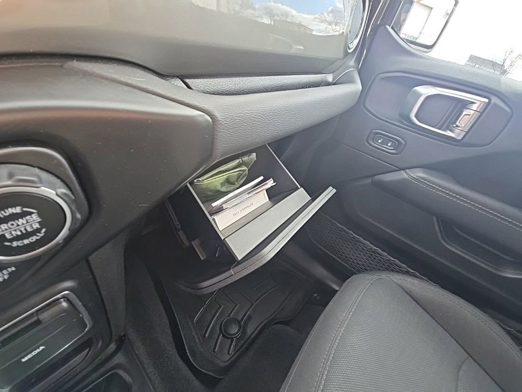 Used 2022 Jeep Wrangler Unlimited Sahara w/ Dual Top Group image 21