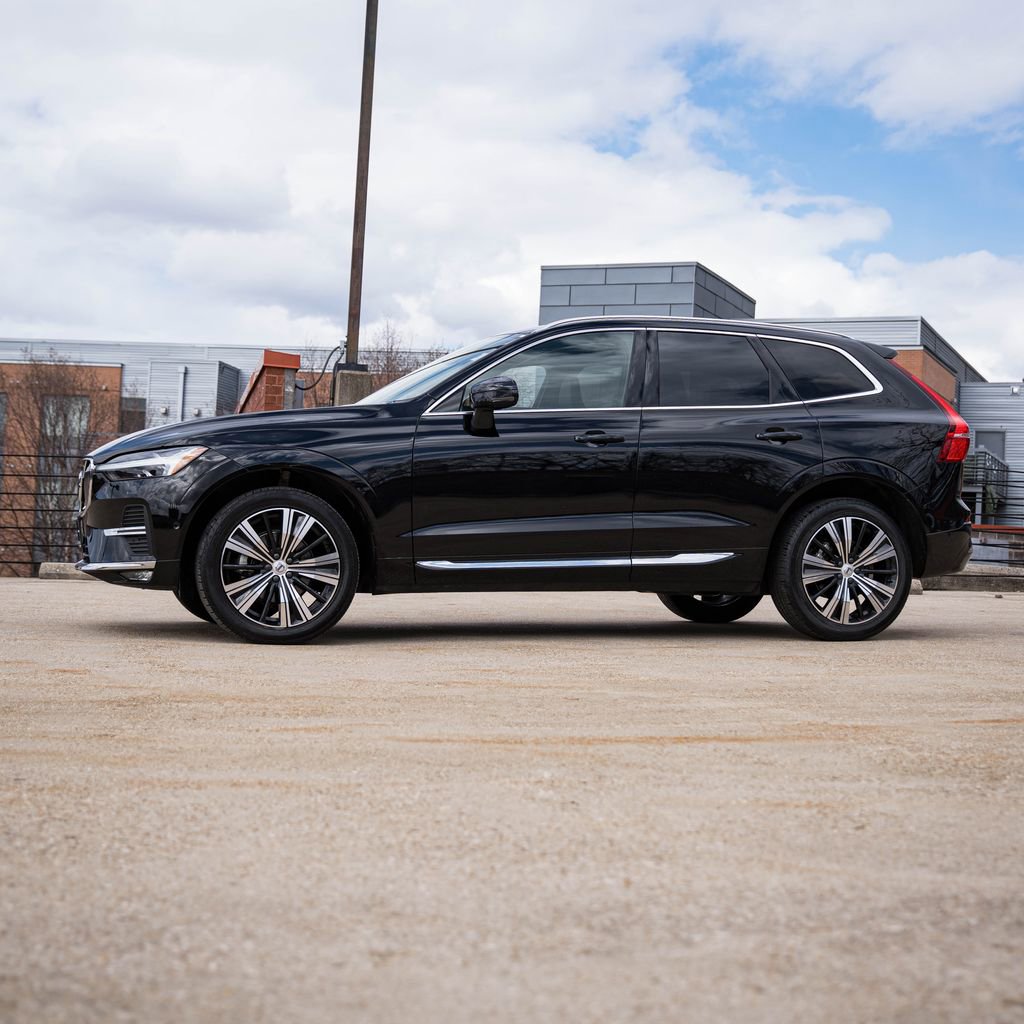 Certified 2023 Volvo XC60 B5 Plus w/ Climate Package image 3