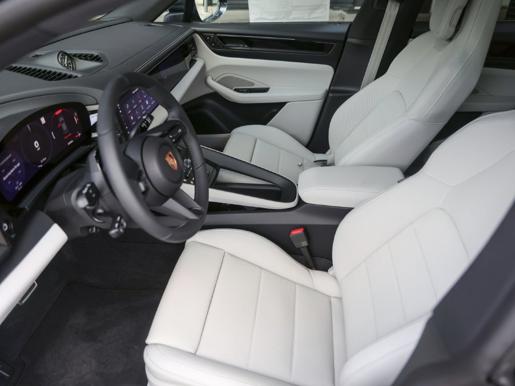 New 2026 Porsche Macan Electric RWD image 16