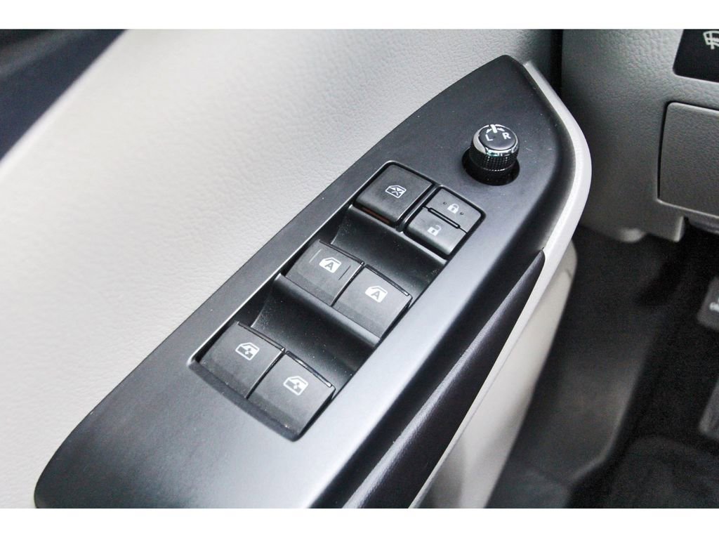 Used 2016 Toyota Highlander XLE FWD image 23