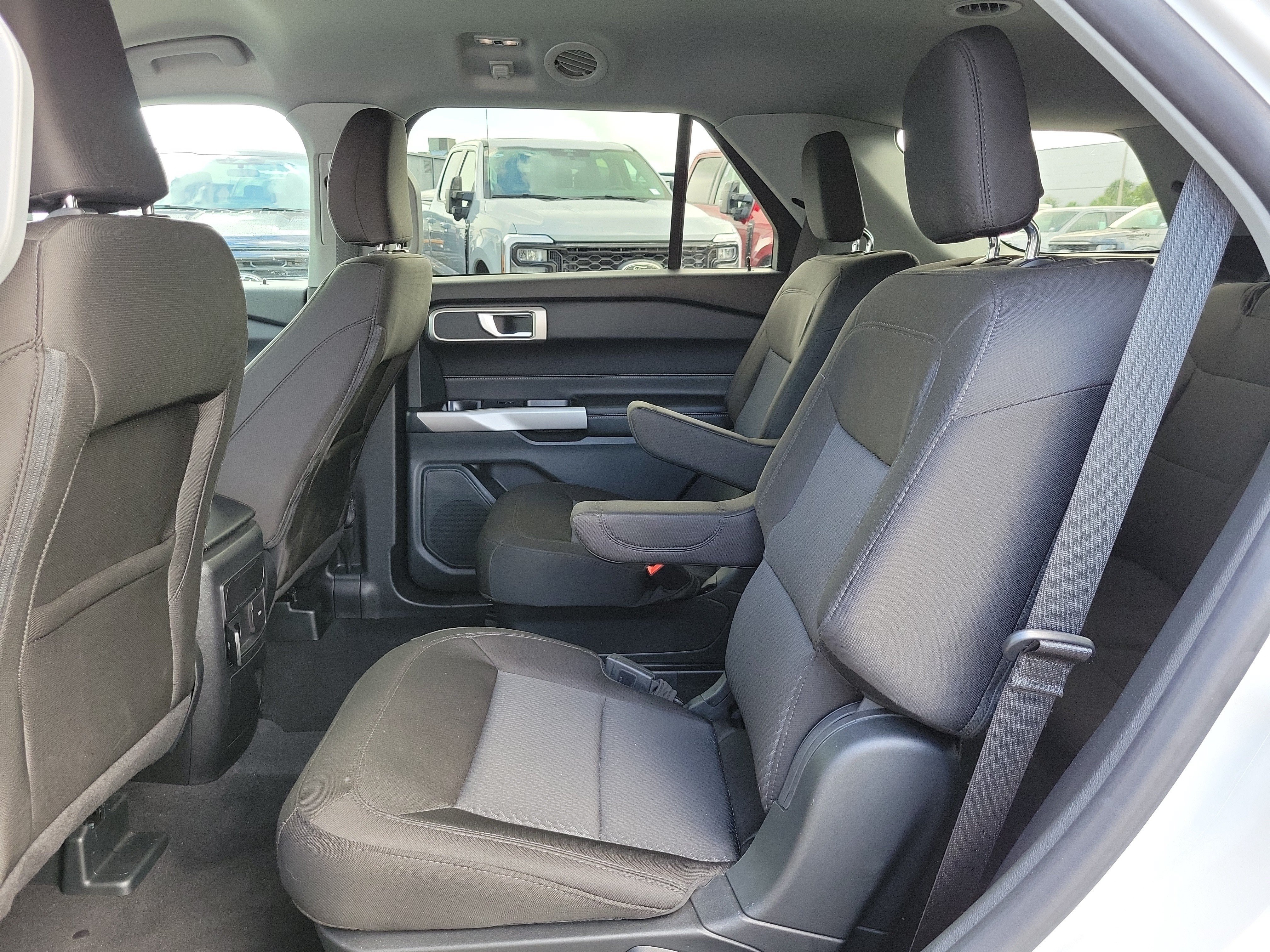 Used 2024 Ford Explorer XLT RWD image 12