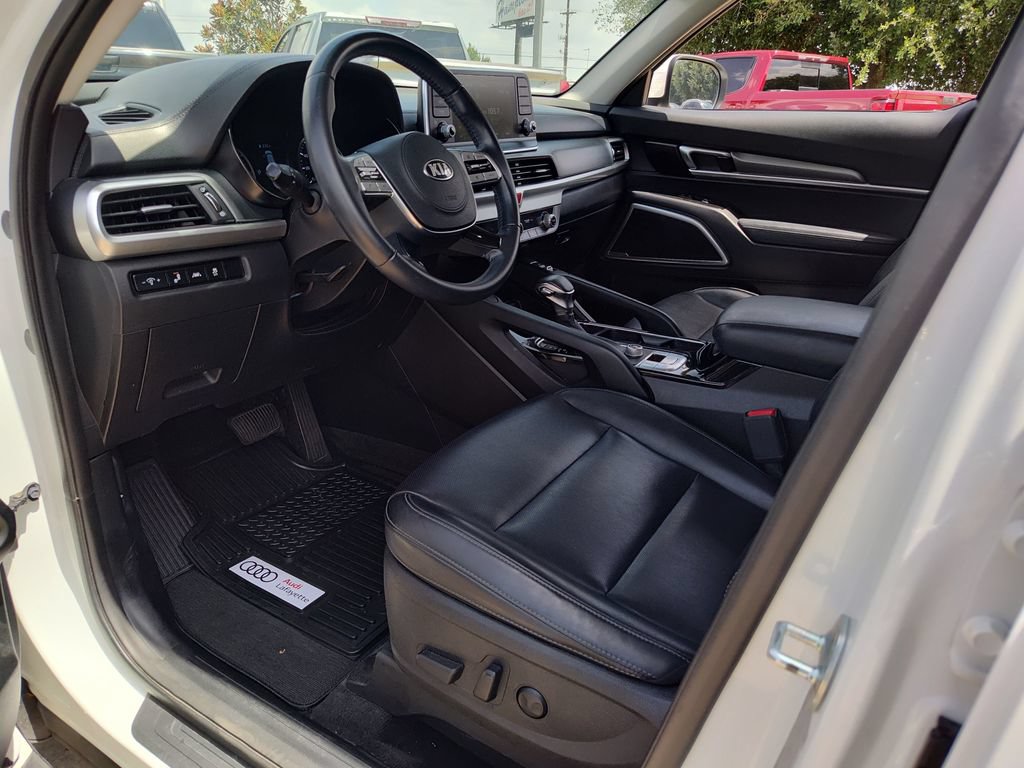Used 2020 Kia Telluride S w/ S 8 Passenger Seating Package FWD image 2