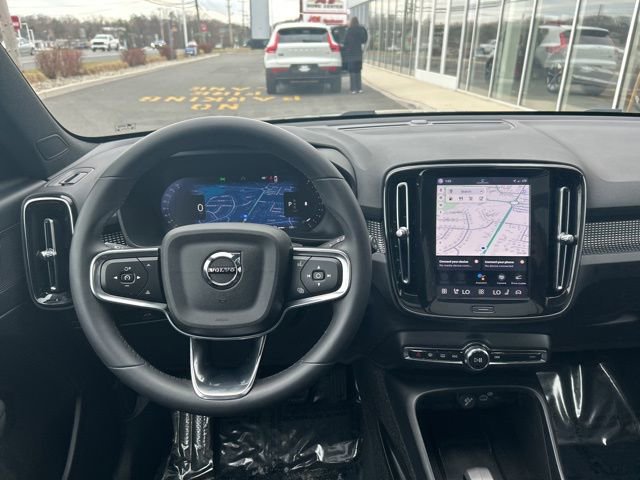 Certified 2025 Volvo XC40 B5 Plus image 18