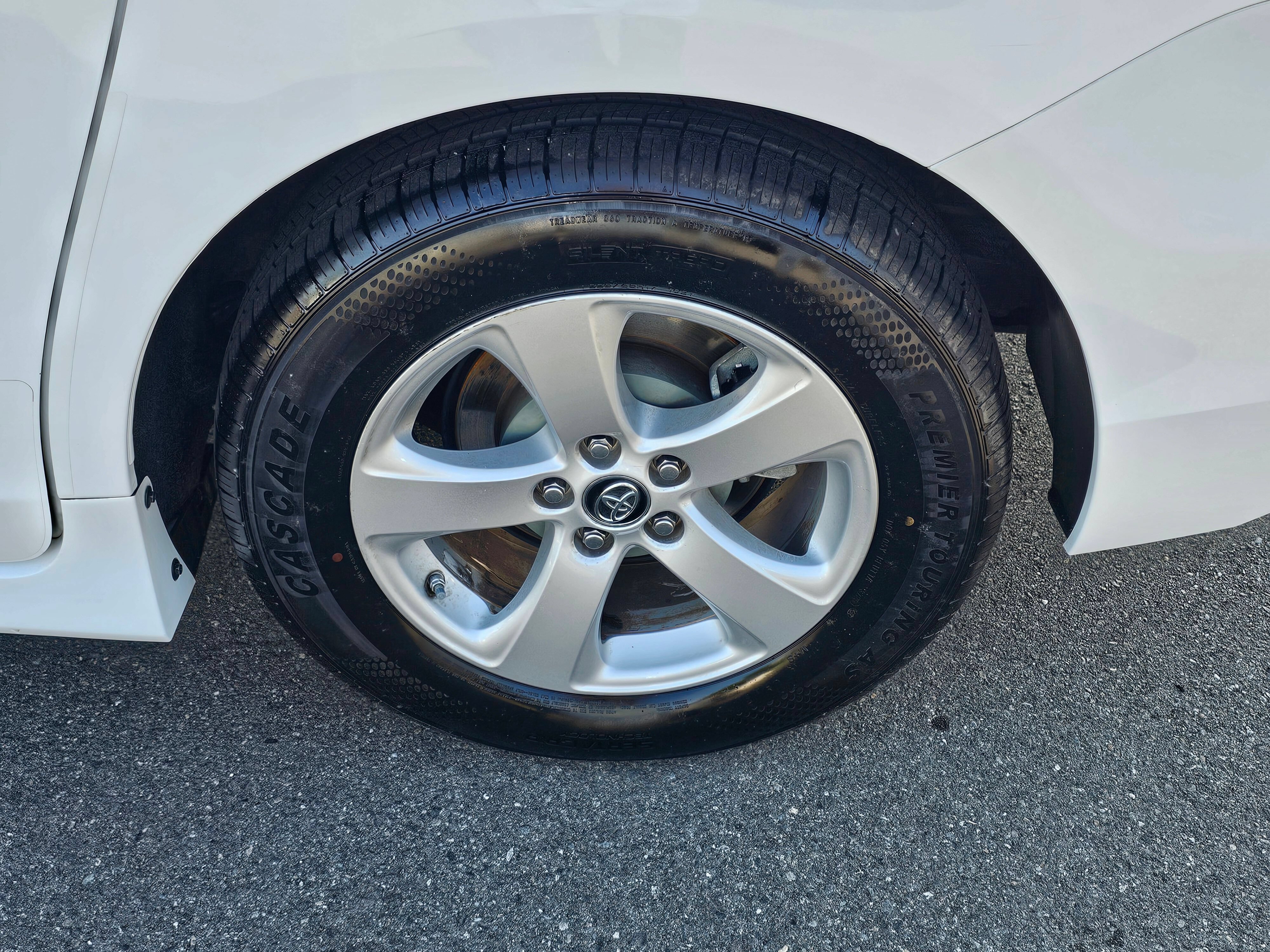 Used 2019 Toyota Sienna L w/ Carpet Mat Package FWD image 12