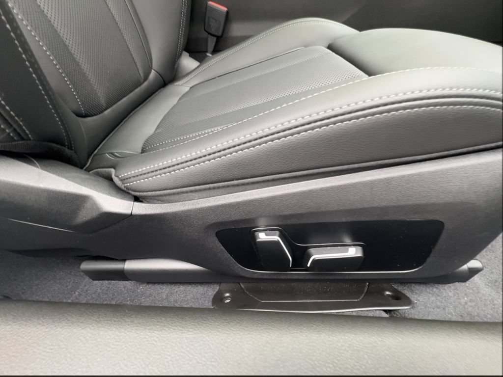 Used 2025 BMW 230i Coupe RWD image 26