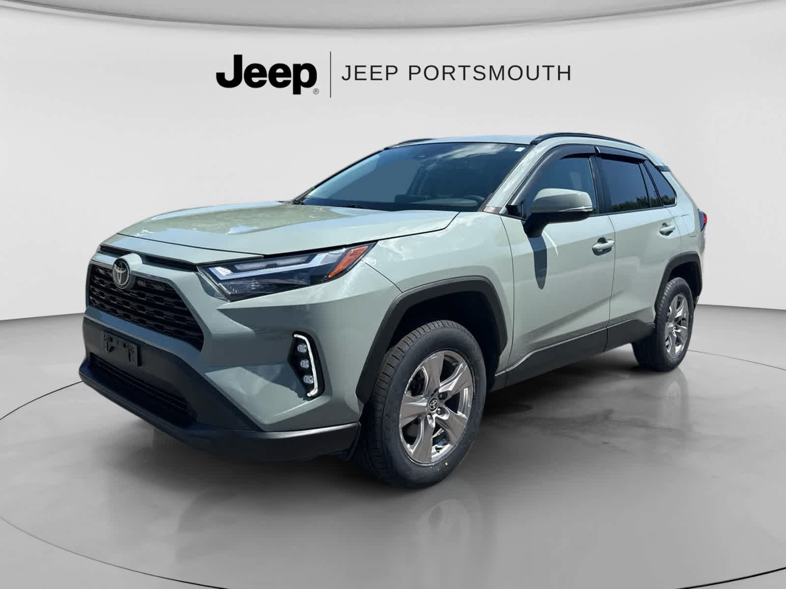 Used 2022 Toyota RAV4 XLE w/ Convenience Package AWD/4WD image 4