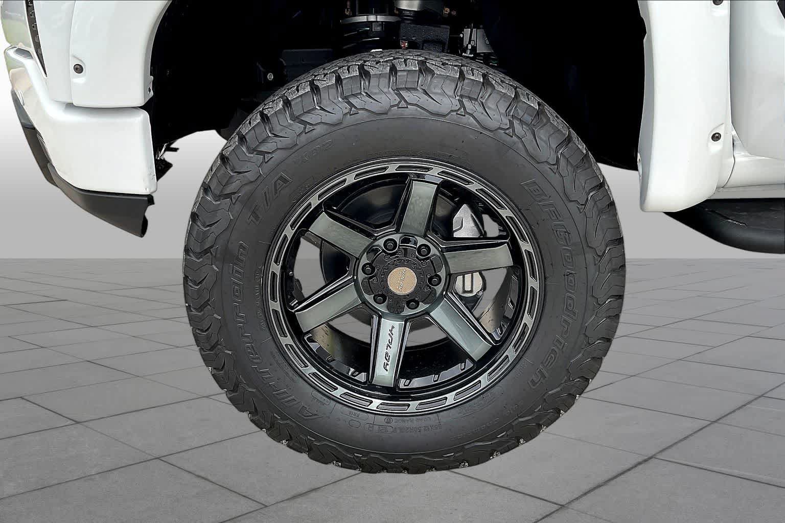 New 2025 GMC Sierra 1500 AT4 w/ AT4 Premium Package AWD/4WD image 9