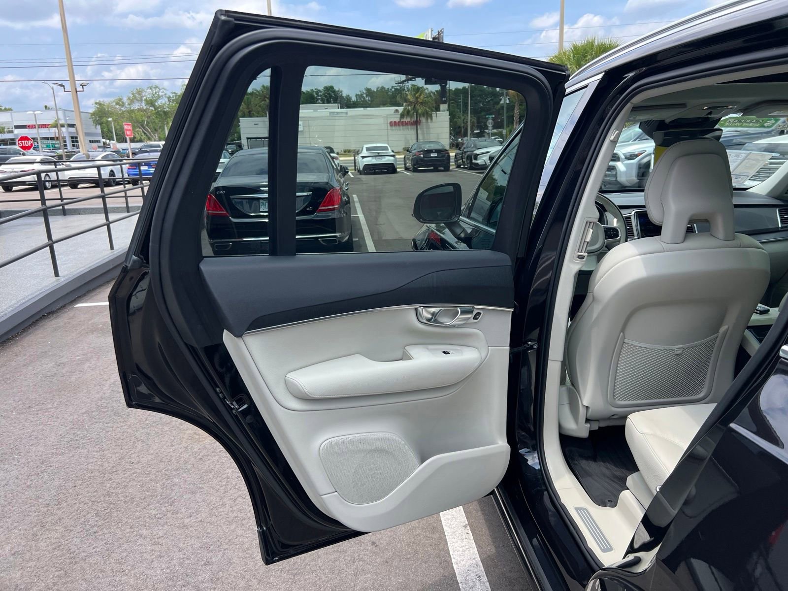 Used 2020 Volvo XC90 T5 Momentum w/ Protection Package Premier FWD image 44