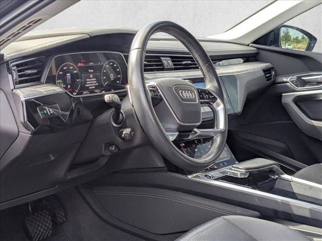 Used 2022 Audi e-tron Premium Plus w/ Premium Plus Package image 2