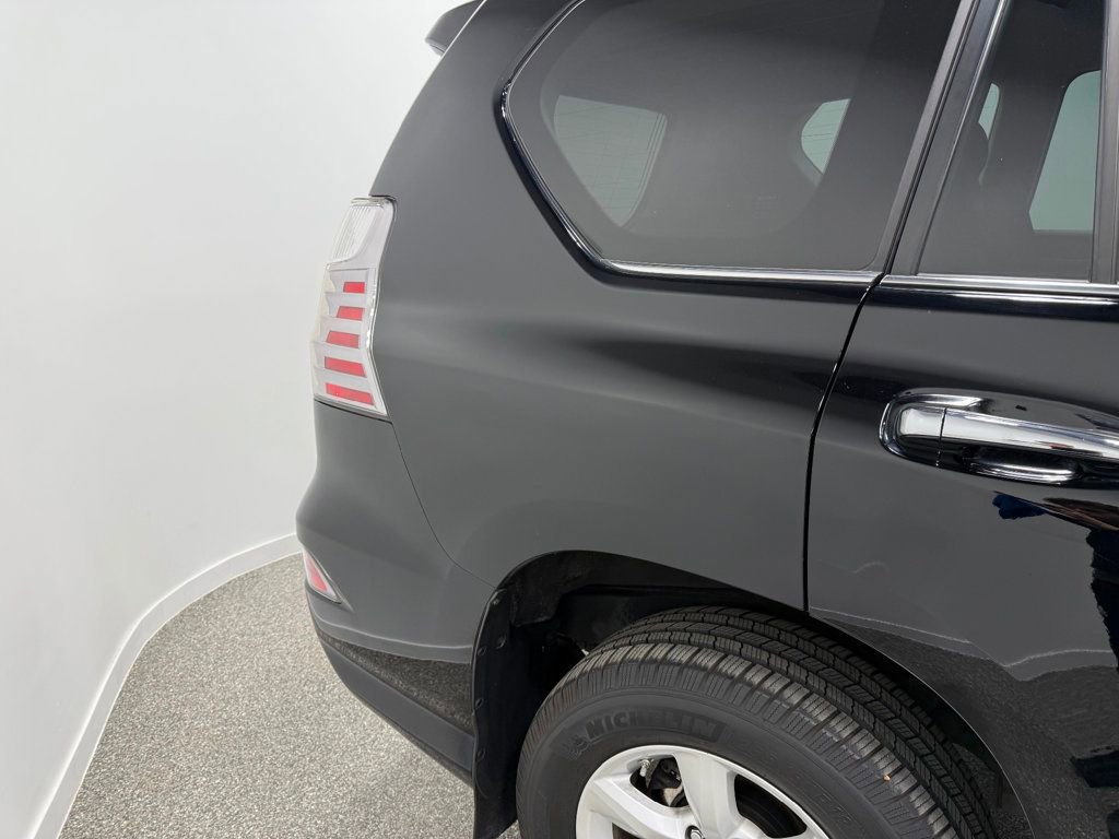 Used 2016 Lexus GX 460 w/ Navigation Package image 7