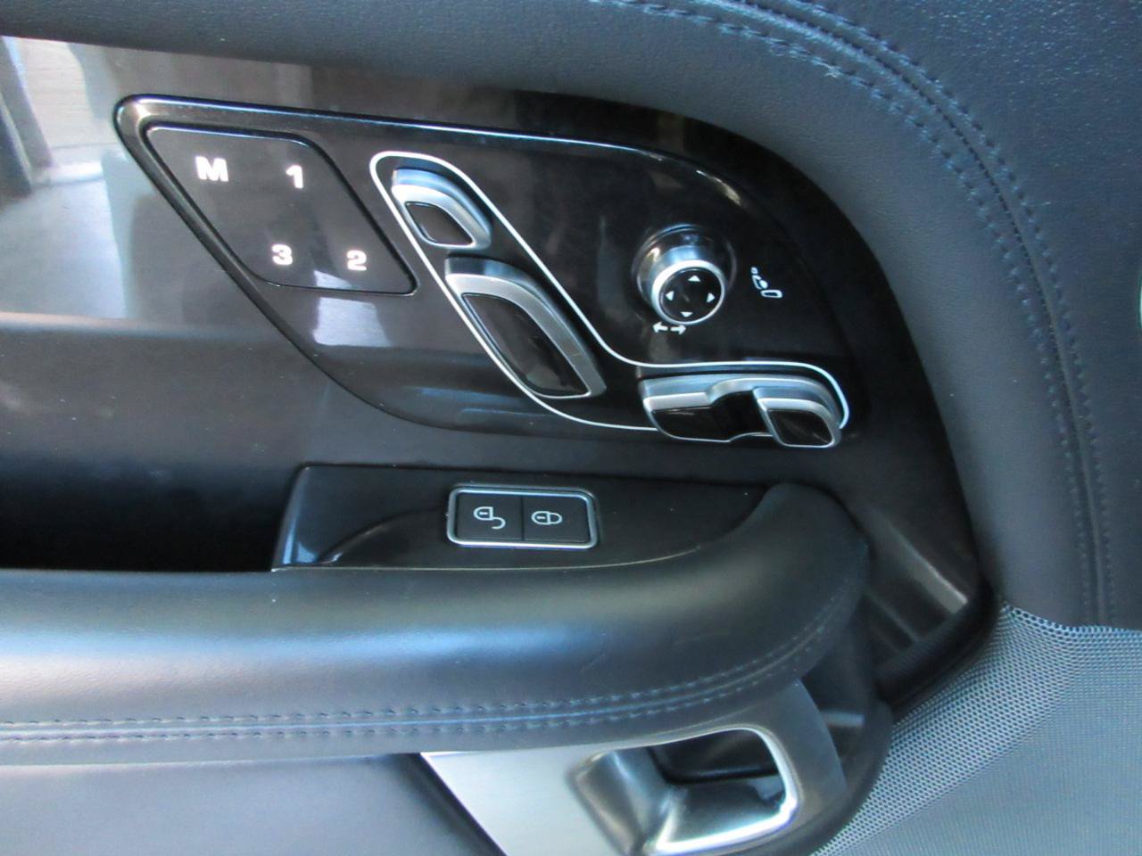 Used 2019 Land Rover Range Rover Supercharged AWD/4WD image 7