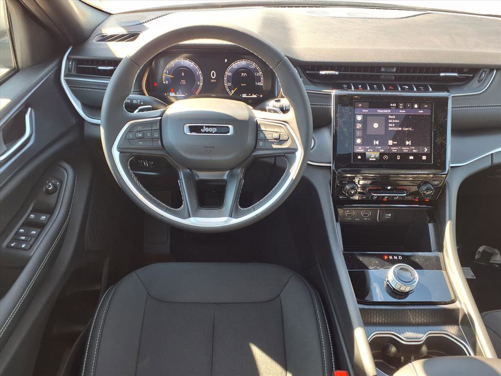 New 2025 Jeep Grand Cherokee L Laredo image 3