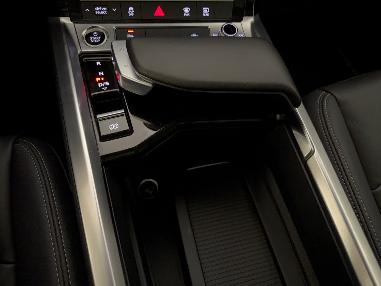 Certified 2024 Audi Q8 e-tron Premium AWD/4WD image 21