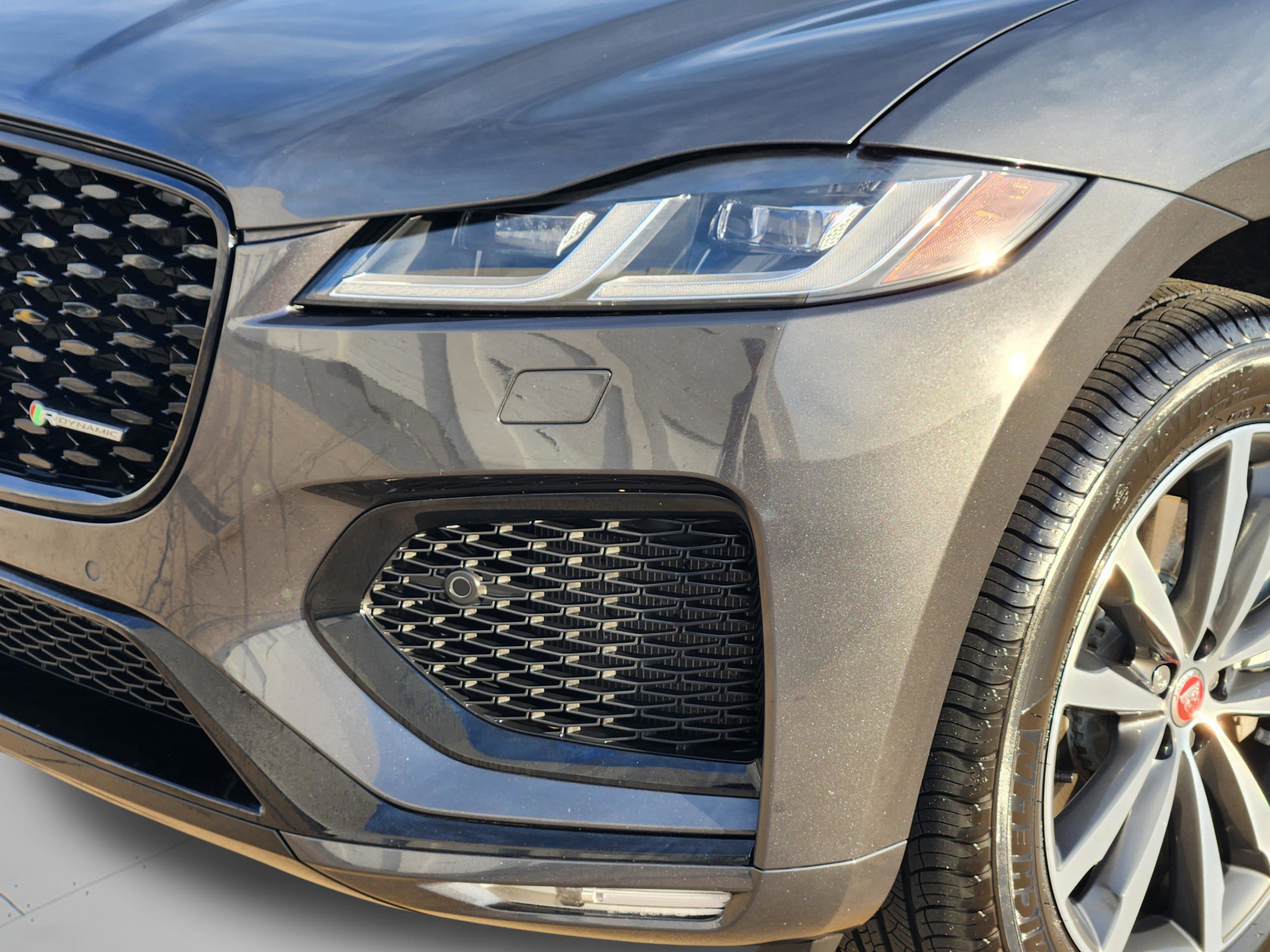 Certified 2023 Jaguar F-PACE R-Dynamic S AWD/4WD image 32