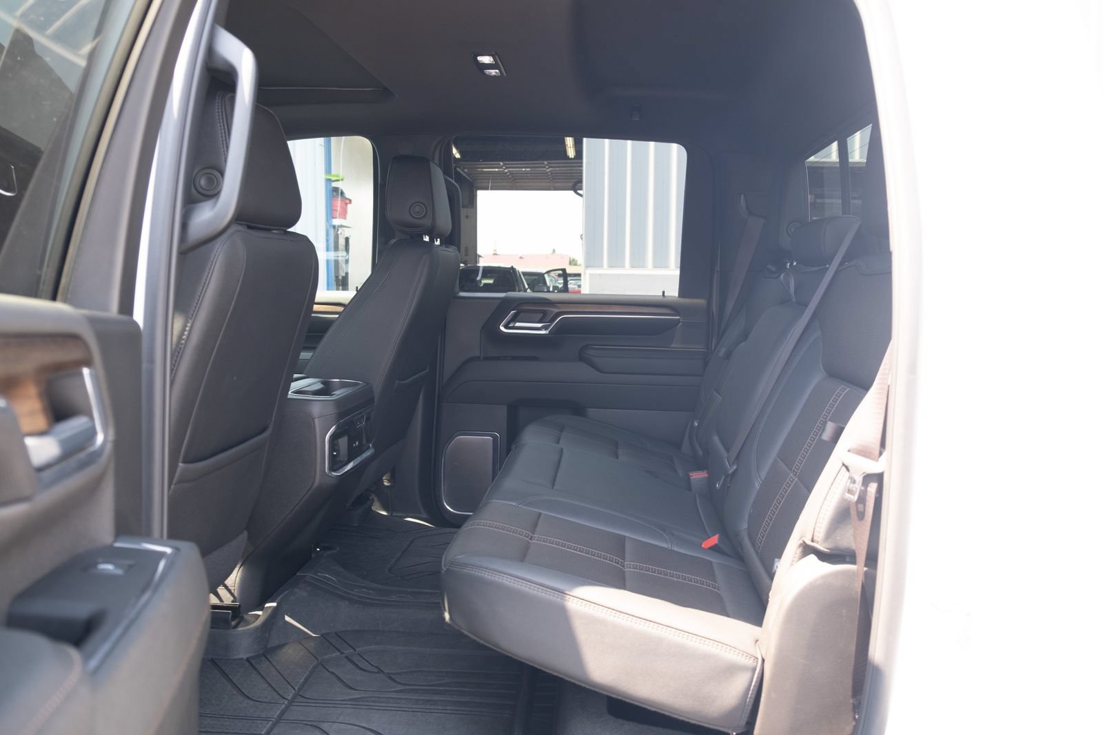 Used 2024 Chevrolet Silverado 3500 High Country w/ Technology Package AWD/4WD image 19