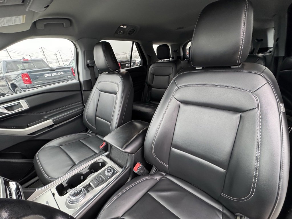 Used 2022 Ford Explorer XLT w/ Equipment Group 202A image 19