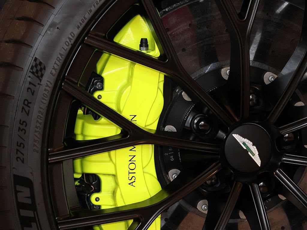 Used 2023 Aston Martin V12 Vantage RWD image 9