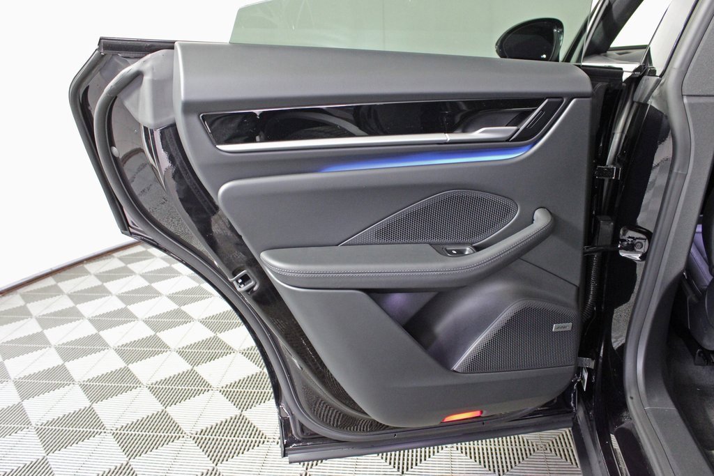 Used 2025 Porsche Macan Electric image 33