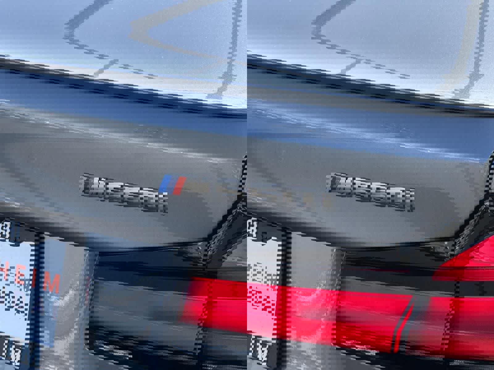 Used 2022 BMW M550i xDrive w/ Dynamic Handling Package image 36