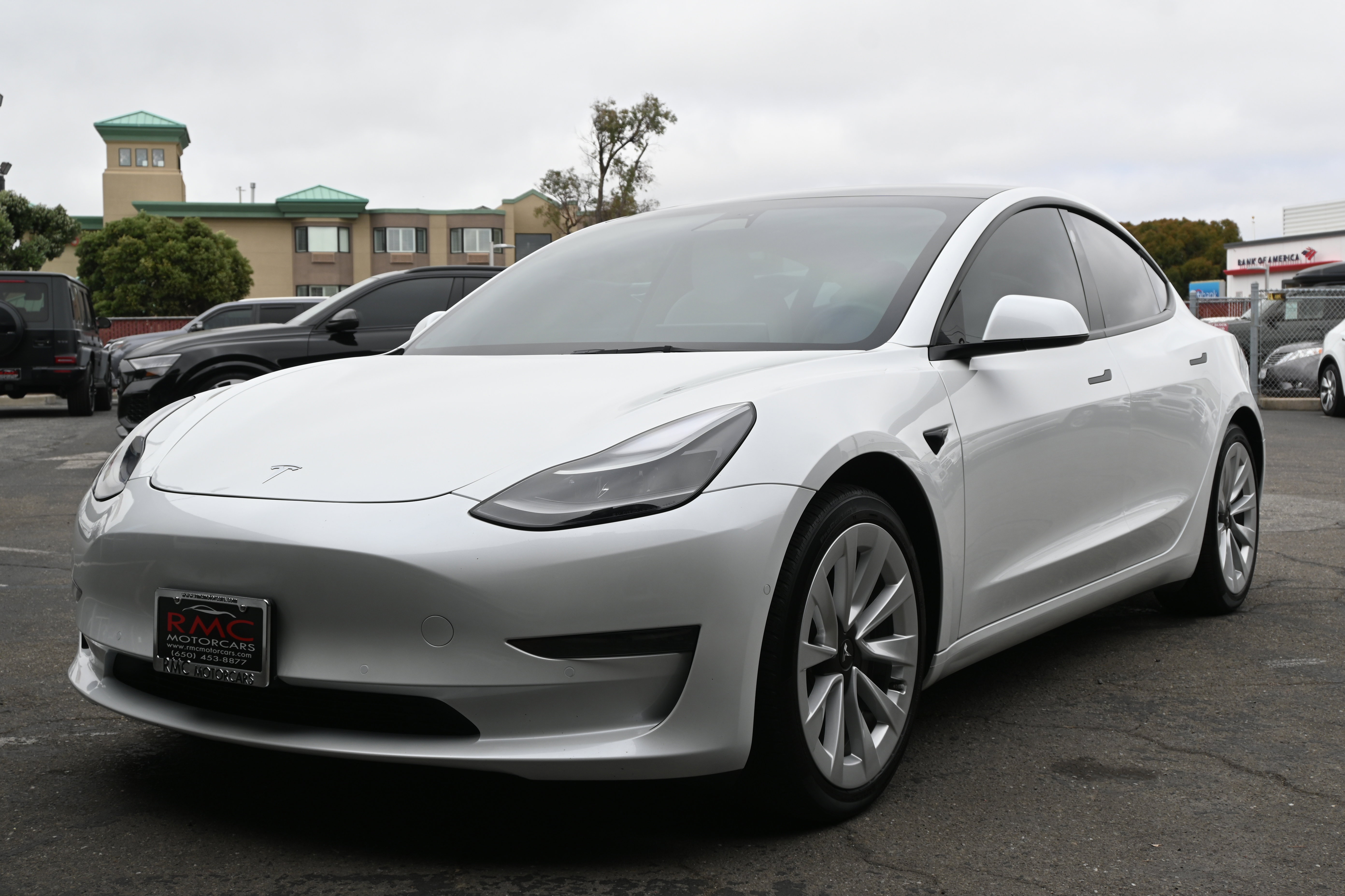 Used 2022 Tesla Model 3 Standard Range image 1