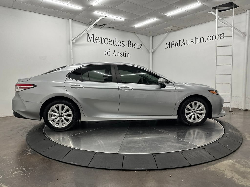 Used 2018 Toyota Camry LE FWD image 8